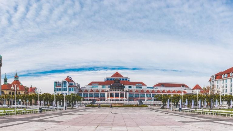 shutterstock_1761608411 Kuracyjny square - one of the main tourist attractions in Sopot, Poland.jpg