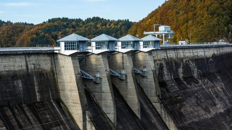 shutterstock_768464335 Dam on the lake Solinskie in Solina, Bieszczady, Poland.jpg