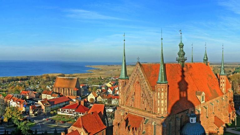 Frombork Cathedral, a place where he worked Copernicus. Panorama shutterstock_67462294.jpg